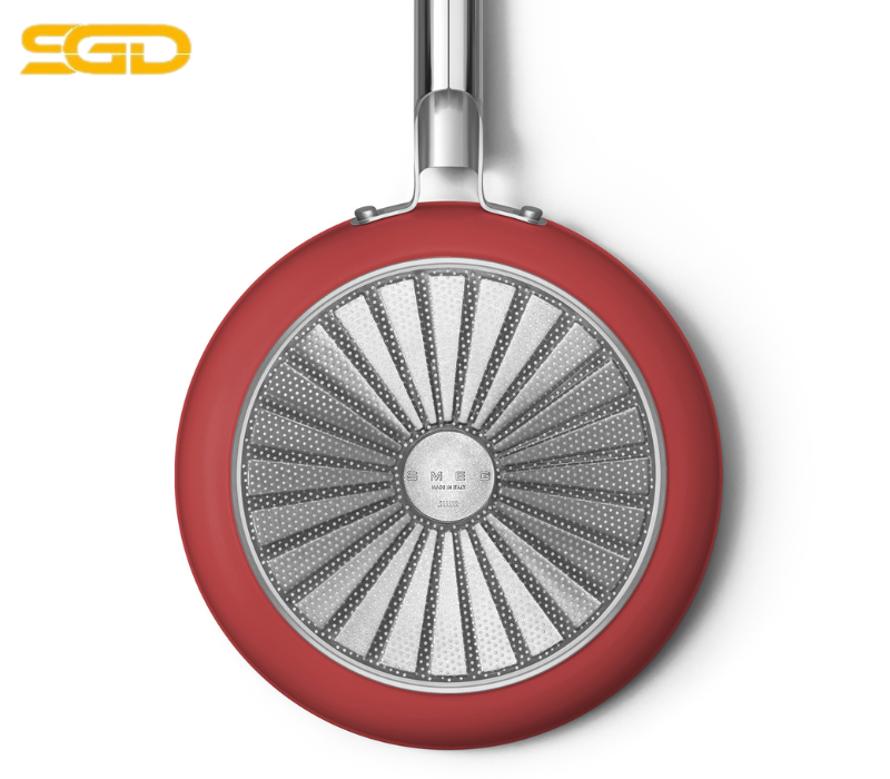 Chảo Smeg CKFF2601RDM tương thích với mọi loại bếp Chảo Smeg CKFF2601RDM tương thích với mọi loại bếp