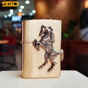 Zippo Ngựa Vàng “Mã Đáo Thành Công” – 4 Màu Xanh / Đỏ / Tím / Vàng
