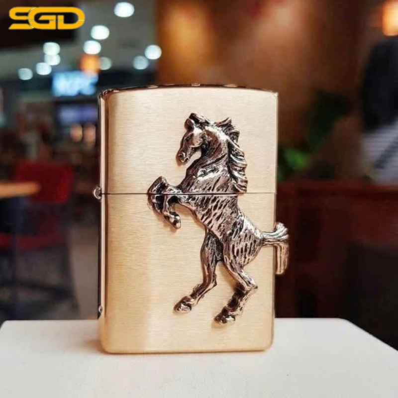 Zippo Ngựa Vàng “Mã Đáo Thành Công” – 4 Màu Xanh / Đỏ / Tím / Vàng