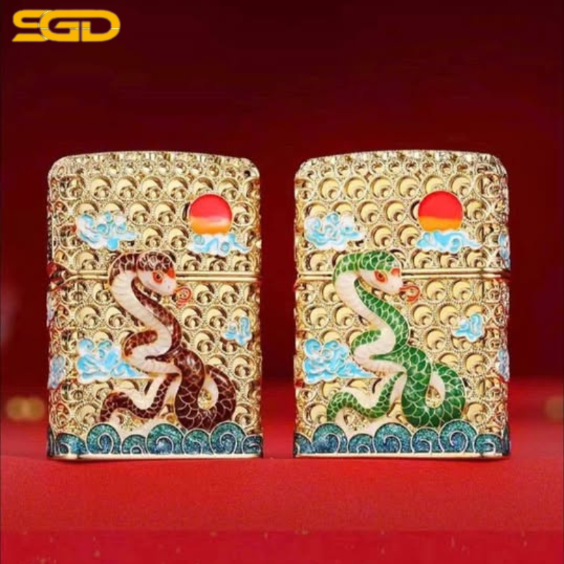 Zippo Rắn Phát Sáng Giữa Đêm Tối – Cực Chất Và Đầy Bí Ẩn
