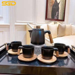 Bộ ấm trà sứ quai gỗ cao cấp 2 màu đen và trắng thiết kế hiện đại